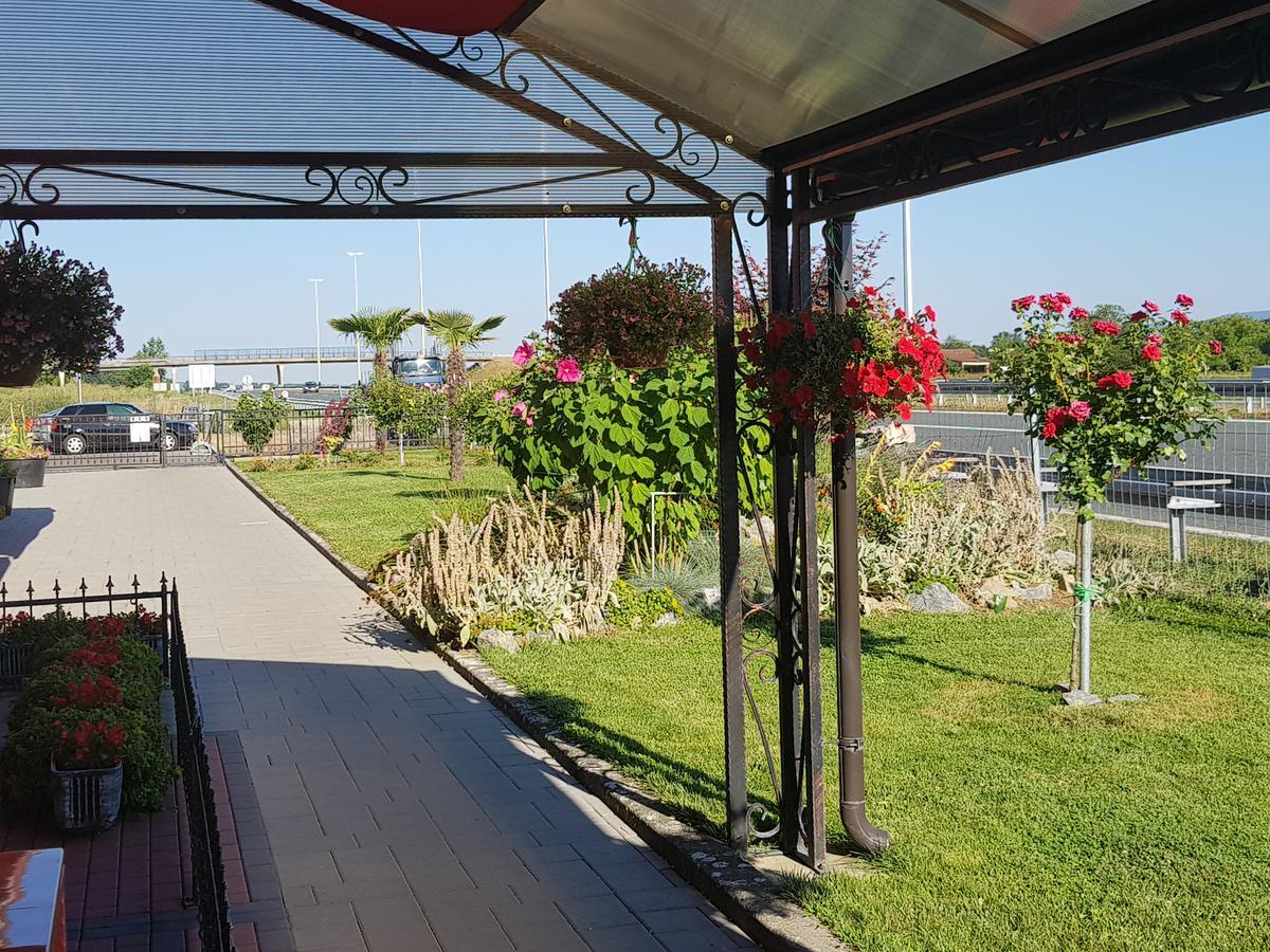 Bed And Breakfast Turist Staro Petrovo Selo Exterior foto